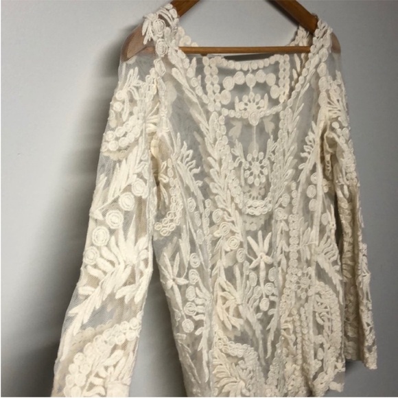 Choies Cream Lace mesh long sleeved Crochet Blouse. - Picture 5 of 6